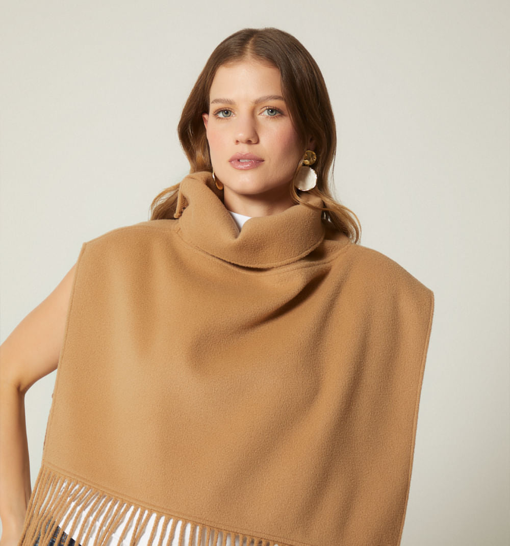 CHAQUETA / PONCHO CORTO CON FLECOS