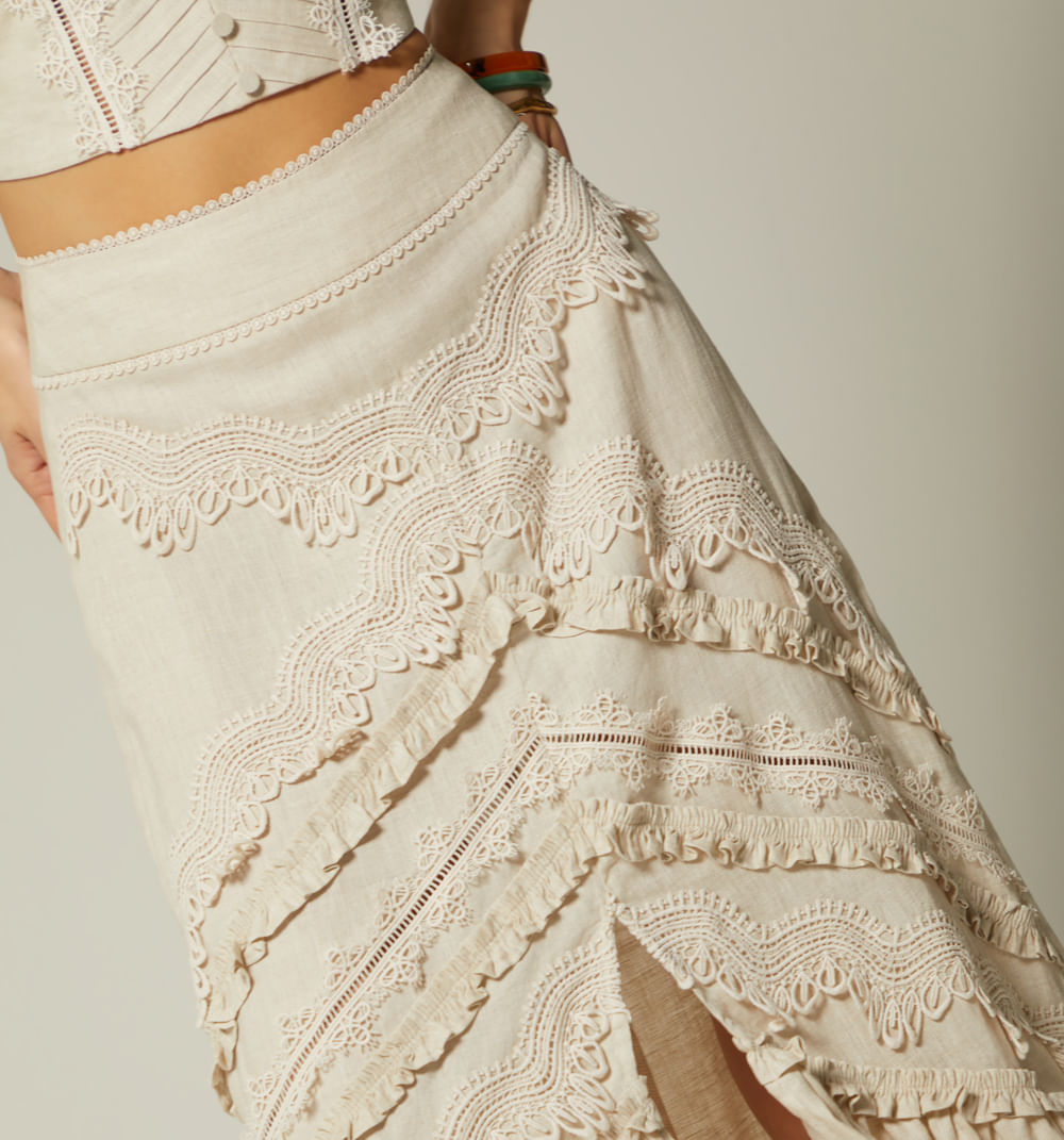 FALDA LARGA CON ALFORZAS