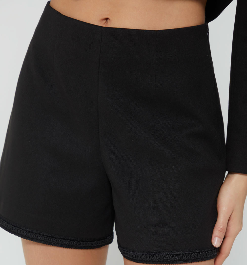 SHORT-NEGRO-S0421AD3.JPG